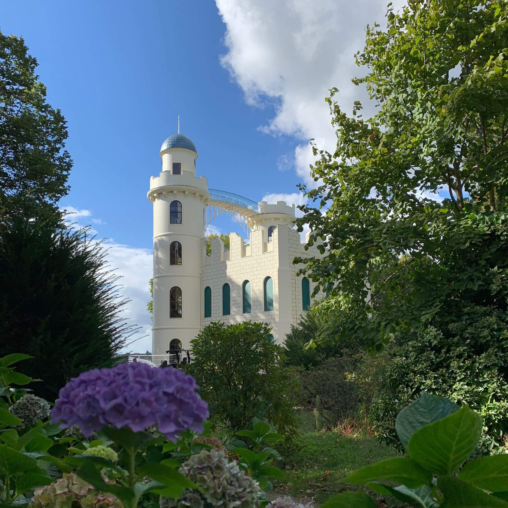 Cemetery café, Peacock Island, five-story vintage shop – Complete the Berlin essentials with this list